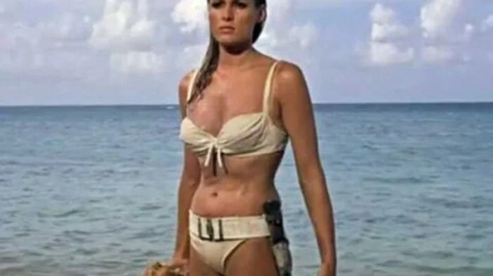 Als "Honey Ryder" entstieg die Schweizerin Ursula Andress in "Dr. No" (1962)wie die schaumgeborene Venus dem Meer. Das brachte ihr immerhin einen Golden Globe für die Rolle ein - und ewigen Ruhm als erstes Bond Girl überhaupt.
