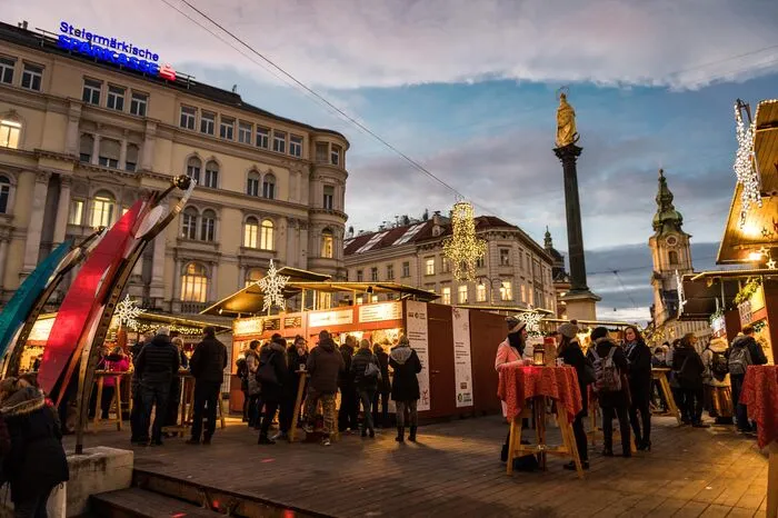 ... am Eisernen Tor waren prominente Grazer Köpfe auf Bitte der Kleinen Zeitung in ungewohnter Rolle im Einsatz.