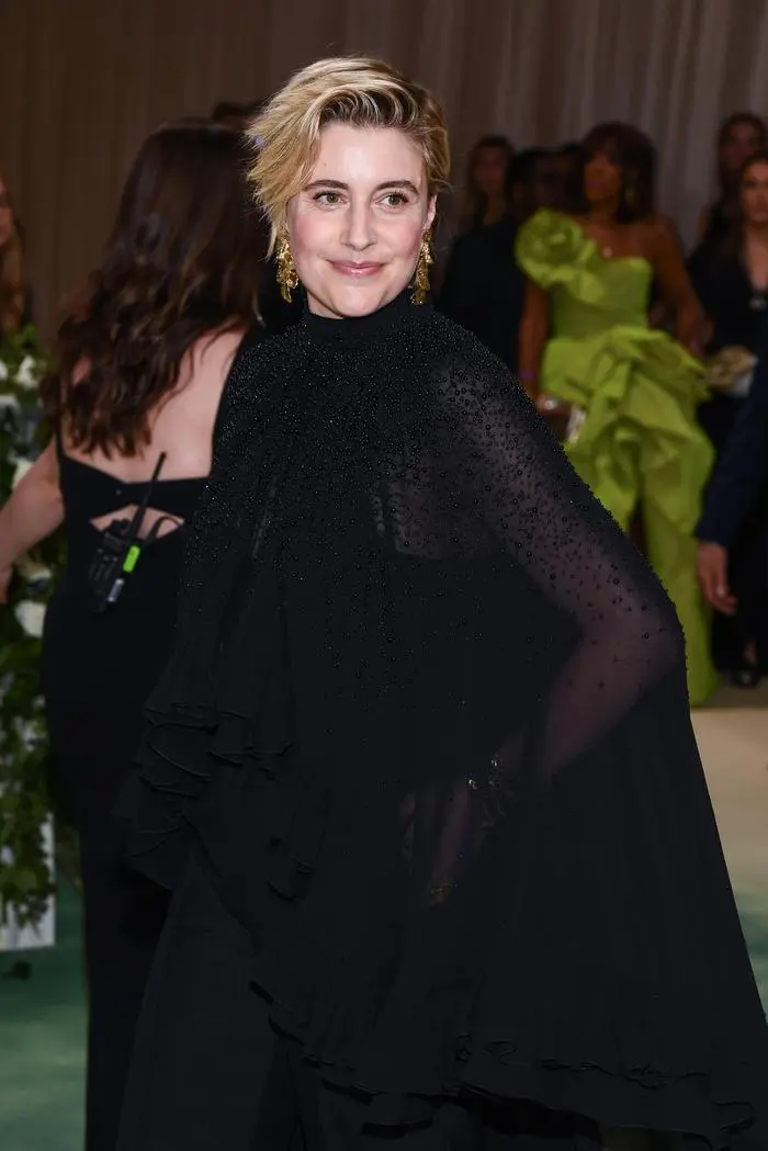 NY: 2024 Metropolitan Museum of Art Costume Institute Gala Greta Gerwig walking on the red carpet at the 2024 Metropolitan Museum of Art Costume Institute Gala celebrating the opening of the exhibition titled Sleeping Beauties Reawakening Fashion held at the Metropolitan Museum of Art in New York, NY on May 6, 2024. NOxUSExINxGERMANY PUBLICATIONxINxALGxARGxAUTxBRNxBRAxCANxCHIxCHNxCOLxECUxEGYxGRExINDxIRIxIRQxISRxJORxKUWxLIBxLBAxMLTxMEXxMARxOMAxPERxQATxKSAxSUIxSYRxTUNxTURxUAExUKxVENxYEMxONLY Copyright: xAnthonyxBeharx Editorial use only sipausa_53034968