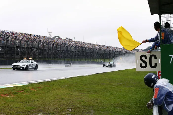 Das Safety-Car hatte Hochsaison