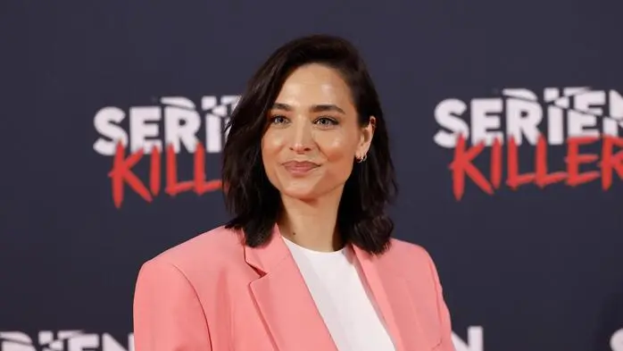Moderatorin Amira Aly bei der Eröffnung der True-Crime-Ausstellung Serienkiller in Köln 