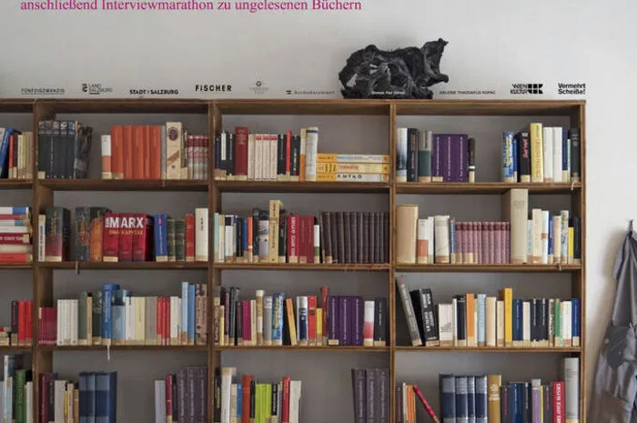 Ausgezeichnet wird er unter anderem für seine Plakate, mit denen er gerne Statements setzt. 