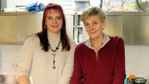 Ein Mutter-Tochter-Gespann rührt in den Kochtöpfen | Johanna Jäger und Evelin Brenner-Jäger