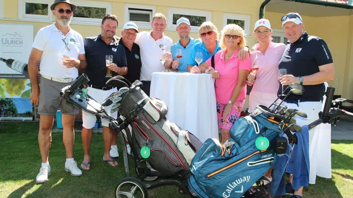 Die Golfer wurden von Präsident Günter Ruprecht beim Klublokal begrüßt.