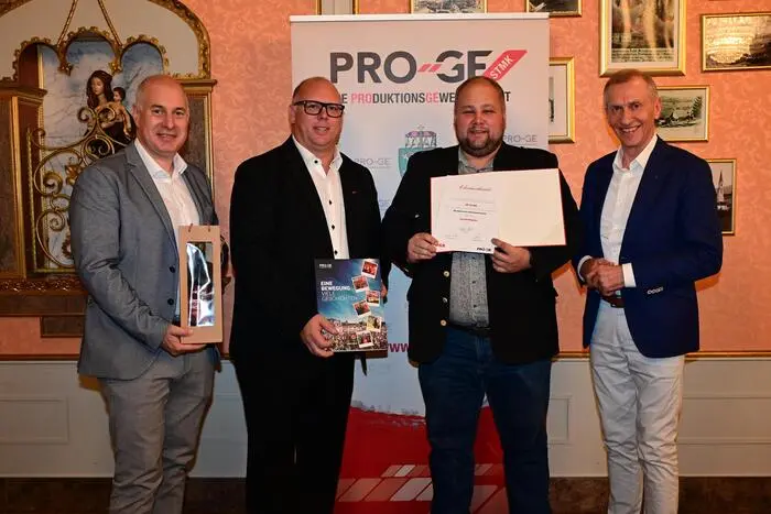 Unter ihnen AK-Präsident Josef Pesserl, der Betriebsrat der Sandvik Mining Corporation Zeltweg, Andreas Benedikt, und der AK-Außenstellenleiter Christian Schweiger. 