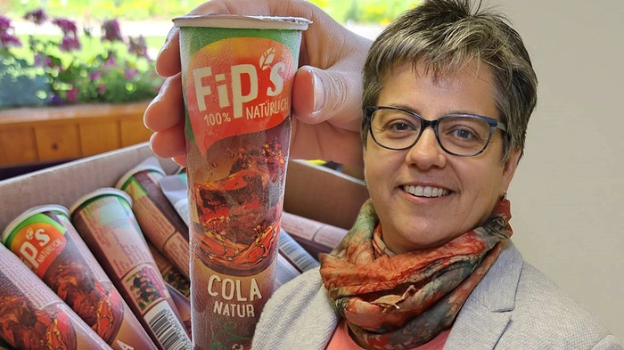 Alexandra Riepl schickt Sirup nach Hamburg, wo er zu Eis verarbeitet wird