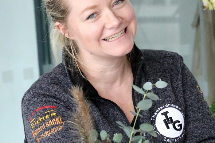 Unter der Regie von Silke Notsch (Foto) brillierten im Dreiakter auf der Bühne: Dominik Süßmaier, Larissa Witschnig, Johannes Sackl, Helga Stromberger, Monika Sortschan, Jasmin Petscharnig sowie Thomas Eicher. 
