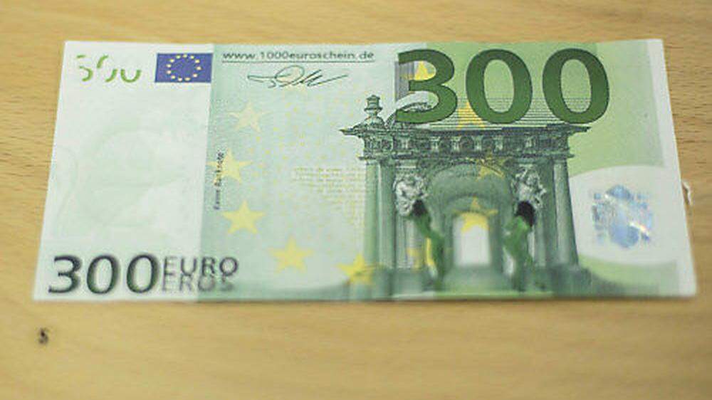 Kurios: Auch wenn ein echter 300- Euro-Schein nie ein Thema war – als Fälschung tauchte er auf