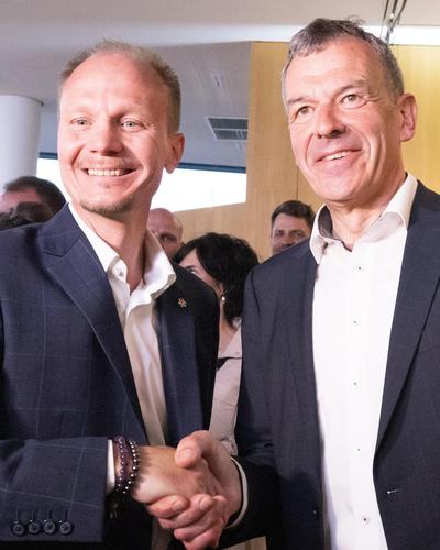 Bürgermeisterkandidat Hannes Anzengruber (Ja - Jetzt Innsbruck), Bürgermeister Georg Willi (die Grünen, r.)
