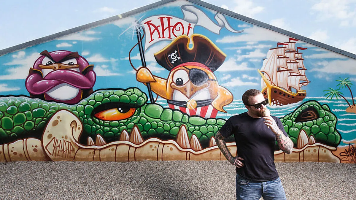 Max Lugitsch zeichnet für mehrere großflächige Graffiti-Kunstwerke verwantwortlich. Etwa im Feldbacher Freibad