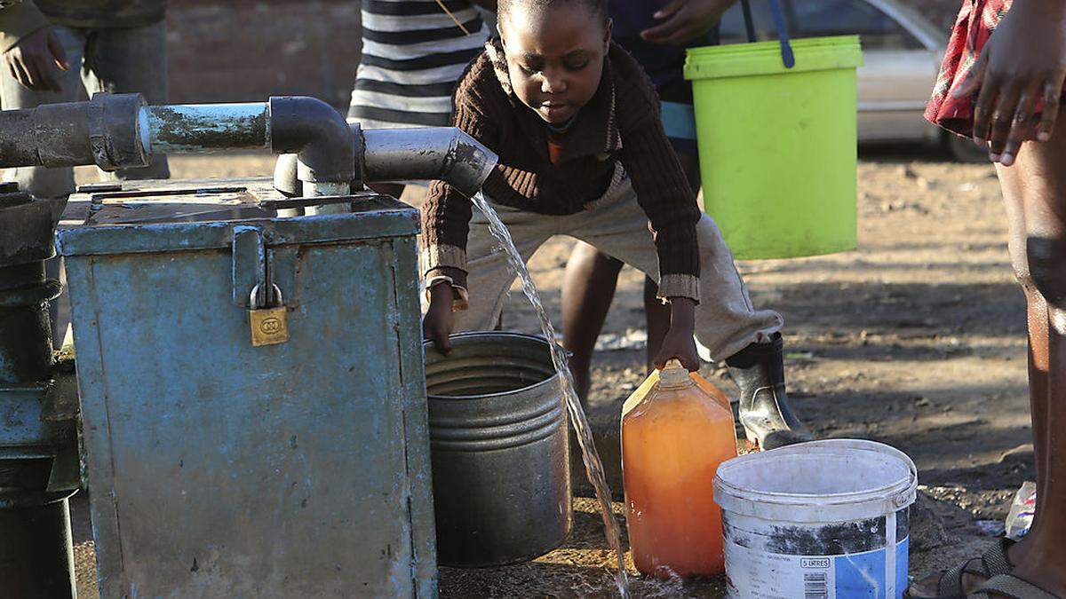 Fast ein Drittel der Gesamtbevölkerung ist als Folge einer lang anhaltenden Dürre und hoher Lebensmittelpreise dringend auf Hilfe angewiesen