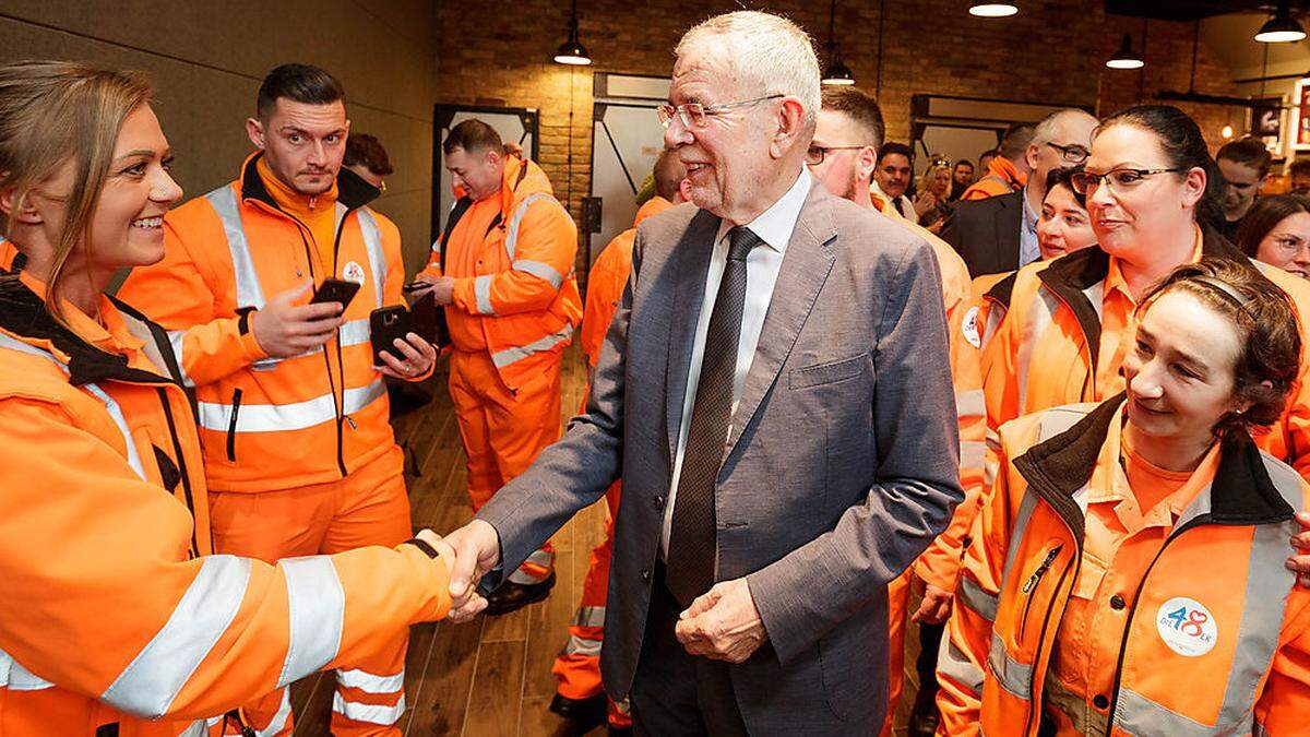  VAN DER BELLEN BESUCHT 48ER-TANDLER 