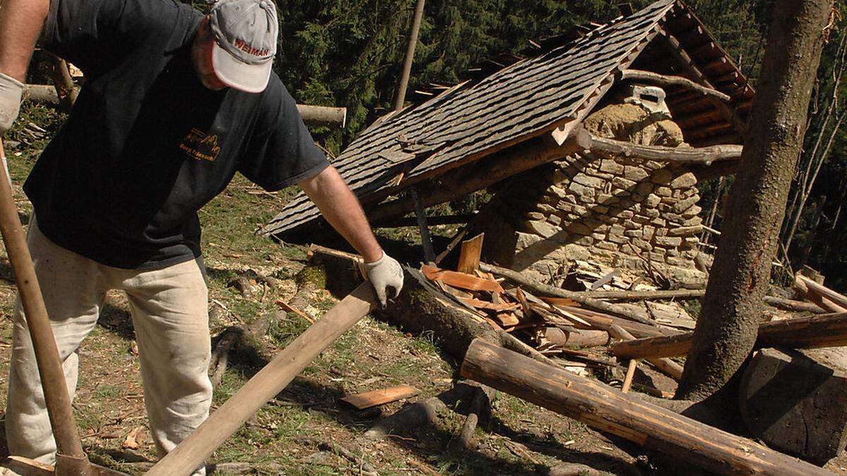 Das Unwetter der vergangenen Woche hat Teile der Friesacher Burgbaustelle zerstört