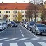 Zahlreiche Parkplätze außerhalb des Zentrums wurden mit 1. Oktober gebührenpflichtig – hier beim Gymnasium
