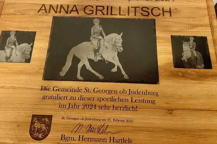 Auch die sportlichen Aushängeschilder der Gemeinde wurden geehrt: Anna Grillitsch, zweifache Haflinger-Europachampionatssiegerin....