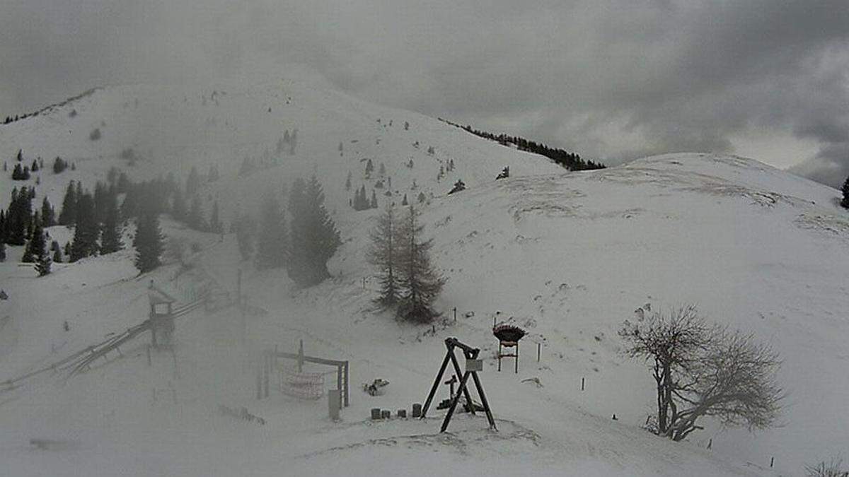 Sturm auf dem Dobratsch, von der Webcam am Parkplatz Rosstratte II gefilmt