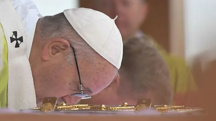 Papst Franziskus bestärkte bei der Schlussmesse seines zweitägigen Irland-Besuchs anlässlich des Weltfamilientreffens christliche Familien darin, als Vorbild in der Gesellschaft zu leben.