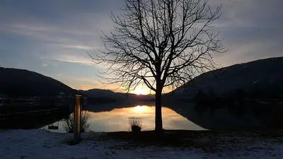Der Blick vom eigenen Heim auf den See ist teuer. Feriendomizile erzielen stolze Preise