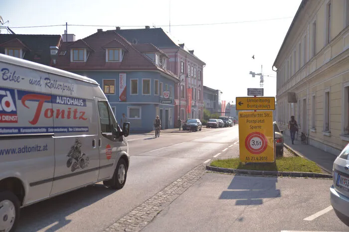 Der eine oder andere Autofahrer steht noch ein bisschen verunsichert vor dem Umleitungsschild beim Spielerwirt. Dieses gilt jedoch nur für Lkw mit einem Gewicht über 3,5 Tonnen.