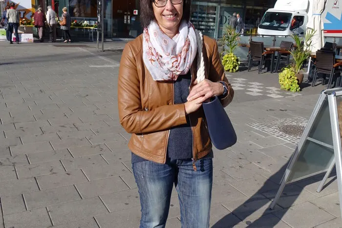 Christa Stradner aus St Michael bevorzugt sportlich bequeme Kleidung. Sie gehe sehr gerne einkaufen, doch muss sie nicht immer auf dem neuesten Stand sein, was aktuelle Trends betrifft. Sie kleide sich so, wie es ihr gerade gefällt und unabhängig von der Jahreszeit.