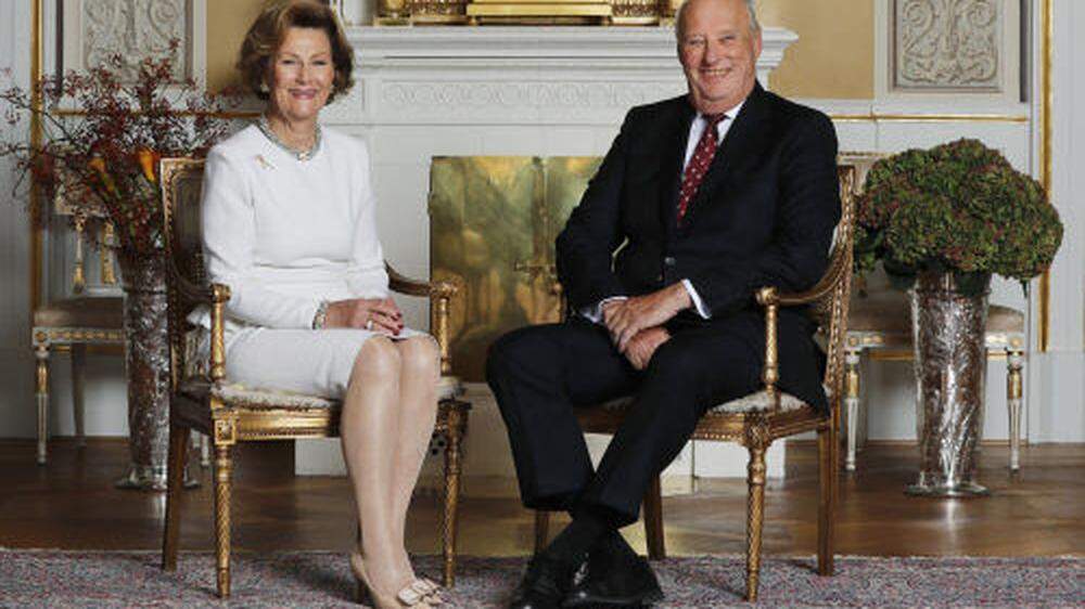  König Harald V. mit Königin Sonja
