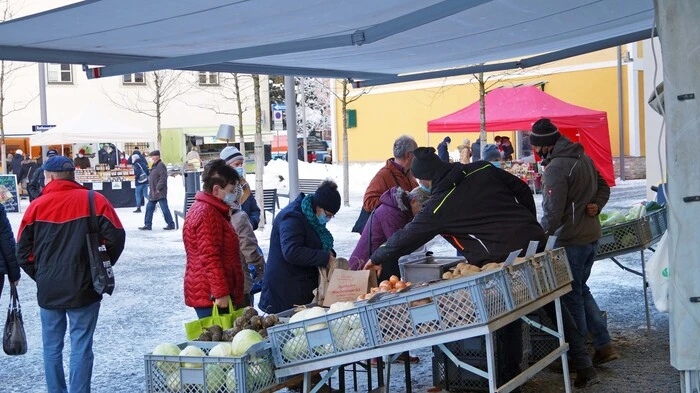 Gut besucht war der Spittaler Wochenmarkt, der ab 7. Jänner jeden Donnerstag von 7 bis 12 Uhr am Rathausplatz abgehalten wird.