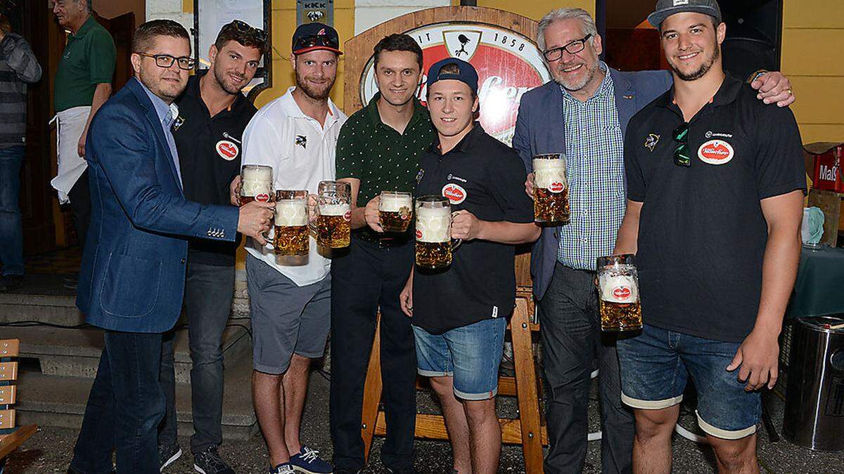 Villacher-Bieranstich mit Stefan Katzengruber, Benjamin Petrick, Markus Schlacher, Wolfgang Lippitz, Christian Jemes, Heinz Dollinger und Stefan Bacher (v.l.)