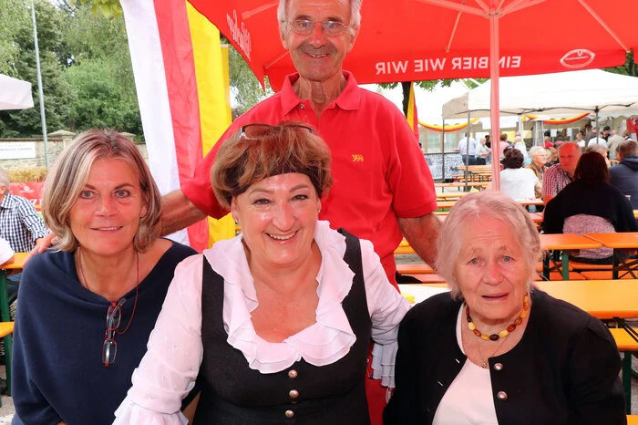 Margreth Dorighi vom "Kuchlerhof" bekam Besuch von ihren Schwestern Elisabeth Brunner (links) und Ida Tschitnig (rechts).