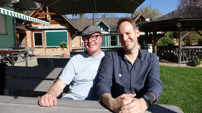Bernhard Wittgruber, Gründer und Organistor des Almenland Songwriting Camps mit Liedertexter Tobias Reitz. 