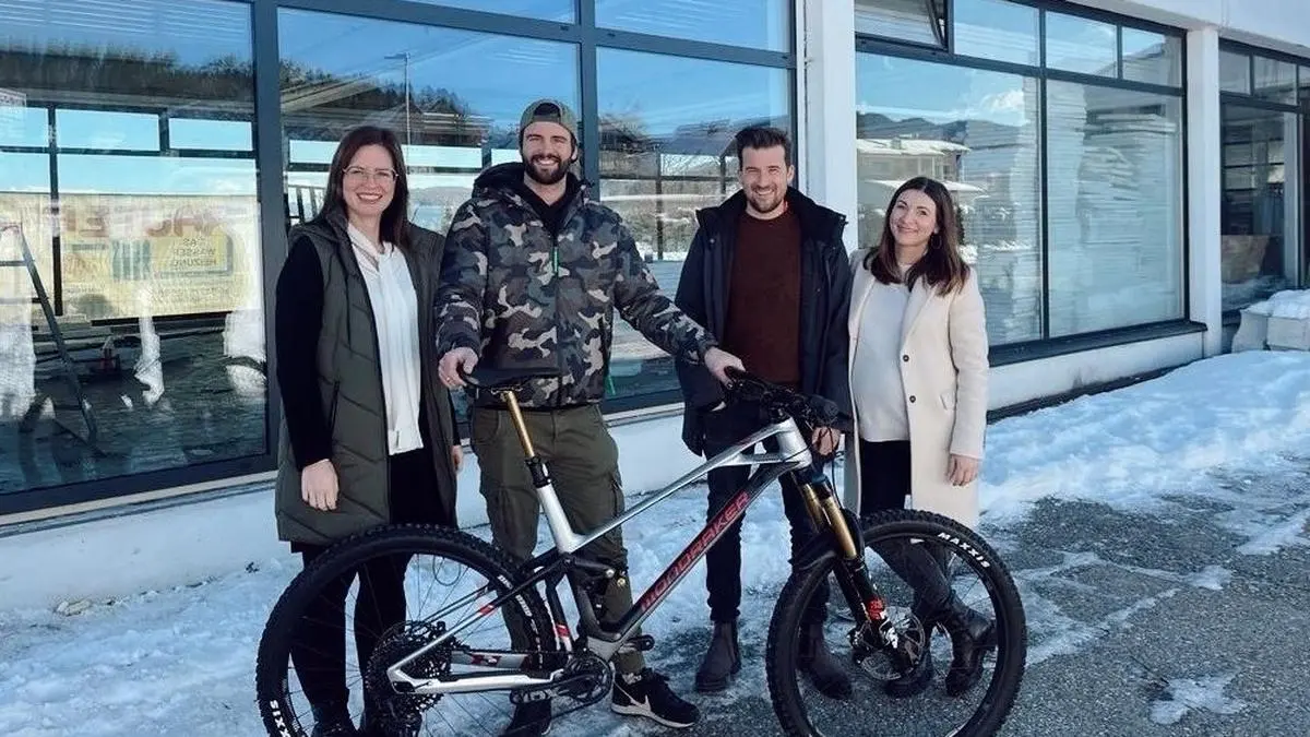 Sandra und Eric Preiml (von links) mit Vermieterin Brigitte Truppe-Bürger und Ehemann Lukas Bürger, ebenfalls Unternehmer