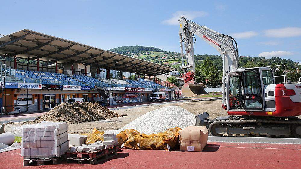 Die Profertil Arena, Heimstätte des TSV Hartberg, wird gerade umgebaut