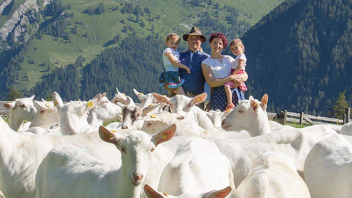 Familie Jans hält 300 Ziegen auf ihrem Hof in Kals