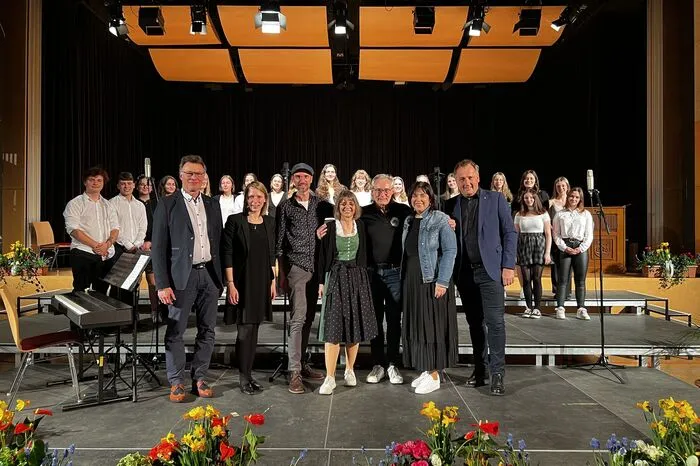 Direktor der Musikschule Mureck Günther Pendl, Landtagsabgeordnete Julia Majcan, Matthias Stangl, Birgit Kolleritsch, Gerhard Obendrauf, Nationalratsabgeordnete Agnes Totter und Bürgermeister von St. Peter Reinhold Ebner