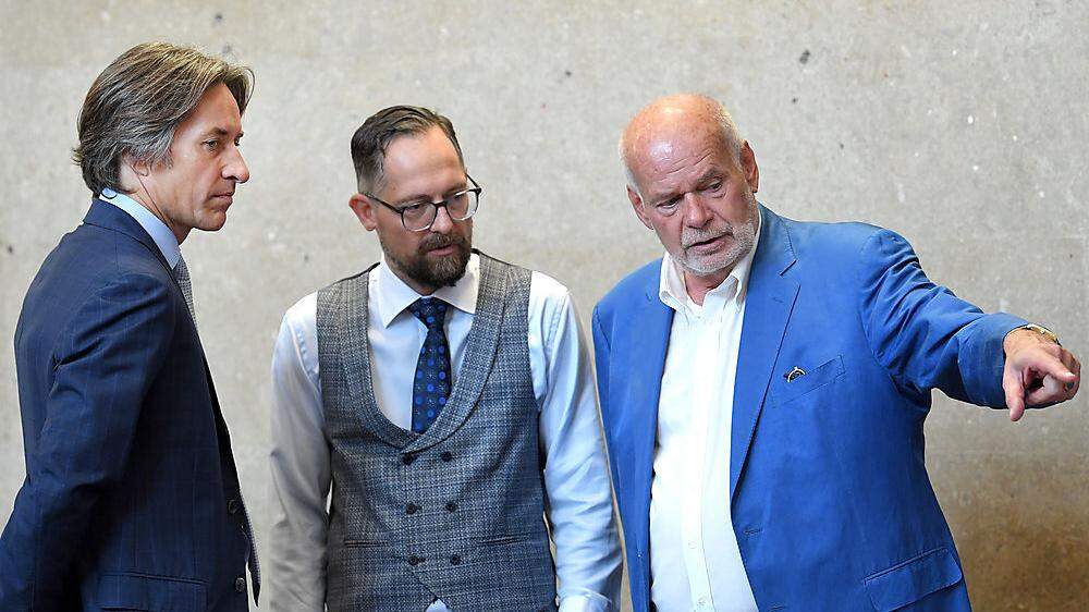 Ex-Minister Grasser mit seinen Verteidigern Wess und Ainedter
