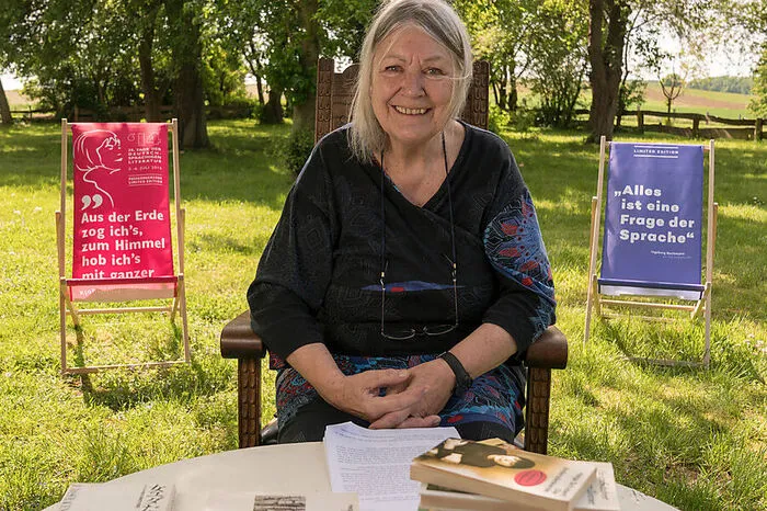 Die Deutsche Helga Schubert gewann 2020 die coronabedingte digitale Ausgabe des Bachmann-Preises - sie war da 80 Jahre alt. Die Autorin war zuvor bereits als Jurorin beim Wettlesen mit dabei. Ein Interview mit ihr lesen Sie hier.