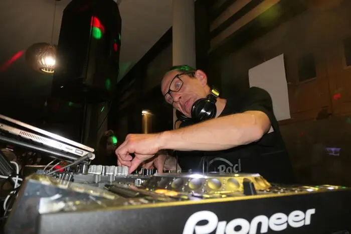 DJs legten in zehn Lokalen auf und verwandelten die Stadt in eine Partymeile