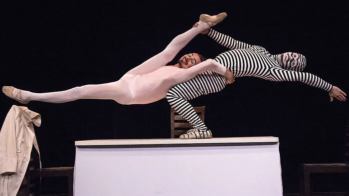 Eröffnen heute Abend das kleine, feine Festival vor atemberaubender Kulisse: der Dada Zirkus