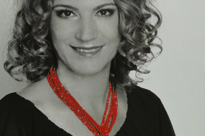 „arts of woman“, das ist Alexandra Wurm, die in Fohnsdorf ihre handwerkliche Kreativität in unikatem Schmuckdesign sowie moderner Malerei zum Ausdruck bringt. Die gelernte Gold­schmiedin legt dabei ihr Au­genmerk auf extravagantes Design, sie liebt alles, was anders ist und erschafft seit über fünf Jahren mit ganzer Leidenschaft und Experi­mentierfreude einzigartige Stücke in Perfektion.