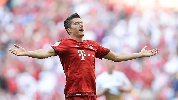 Robert Lewandowki schießt fünf Tore in neun Minuten