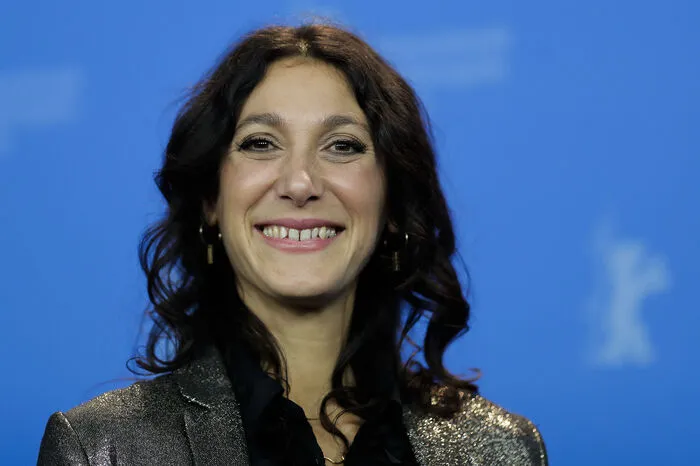 ... Emily Atef wollte keine Hommage produzieren, sondern eine gebrochene Frau zeigen, die leben will. "Vielleicht ist es der erste wirkliche Spielfilm über Romy Schneider. Und jetzt kann man sie in Ruhe lassen."