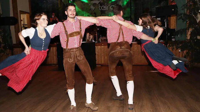 Aufgetanzt hat die LJ-Dellach.