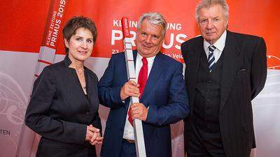 Haselsteiner nahm Primus von Chefredakteurin Antonia Gössinger und Laudator Werner Schneyder entgegen