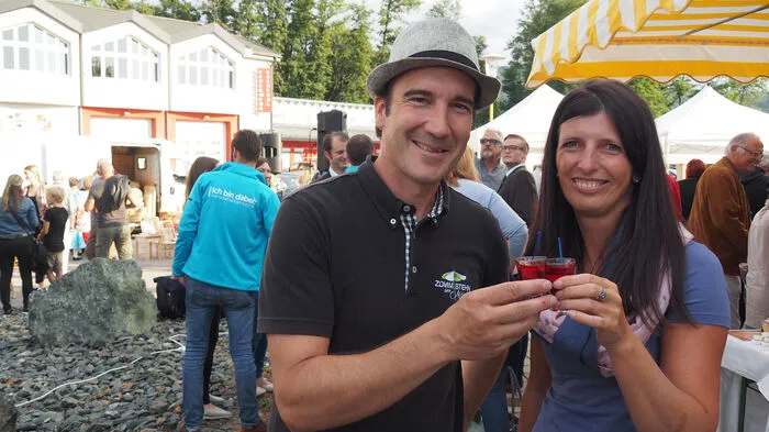 Ein voller Erfolg war das erste Ebenthaler Marktfest Freitagabend. Bisher gab es den Markt seit einem Jahr immer Samstag am Vormittag. Jetzt ist der Markt auf Freitagabend gerückt.