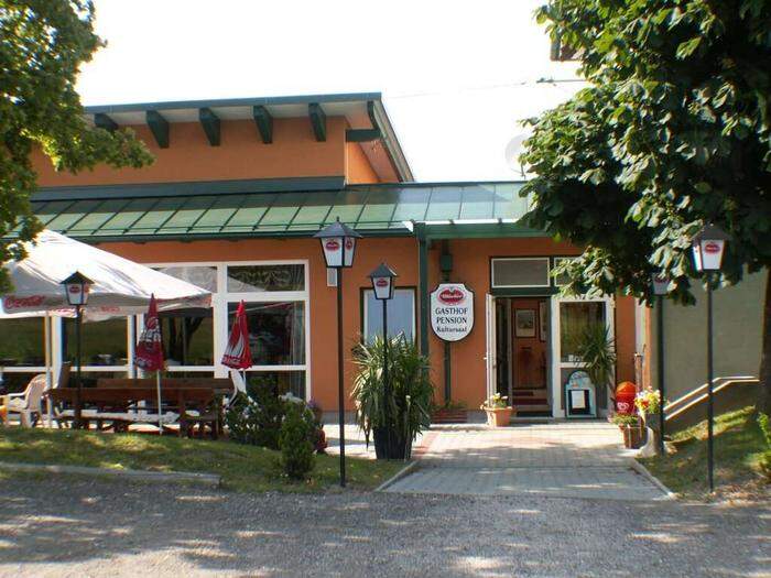 Der Gasthof wird zum Preis von 490.000 Euro verkauft