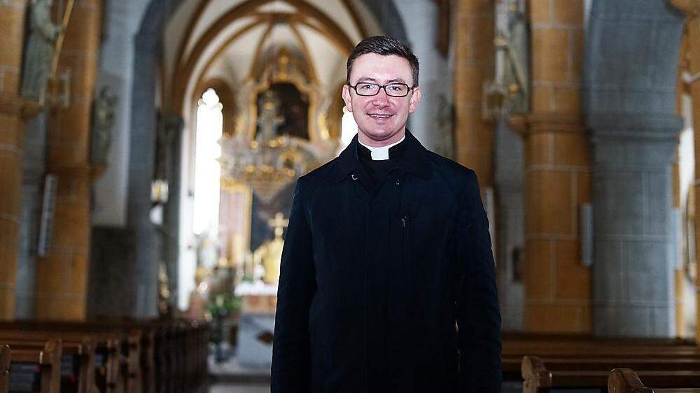 Pfarrer Christoph Kranicki überträgt die Heilige Messe täglich über Facebook