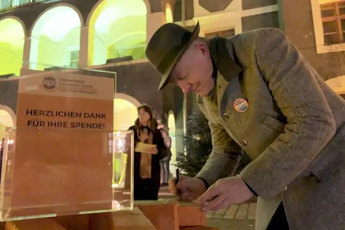 Allen voran Bürgermeister Franz Jost, Landtagsabgeordneter Lukas Schnitzer, Nationalratsabgeordneter Christian Schandor, Vertreter der katholischen und evangelischen Kirche sowie Regionalvorsitzende der SPÖ Frauen Region Oststeiermark Amela Hirzberger. 