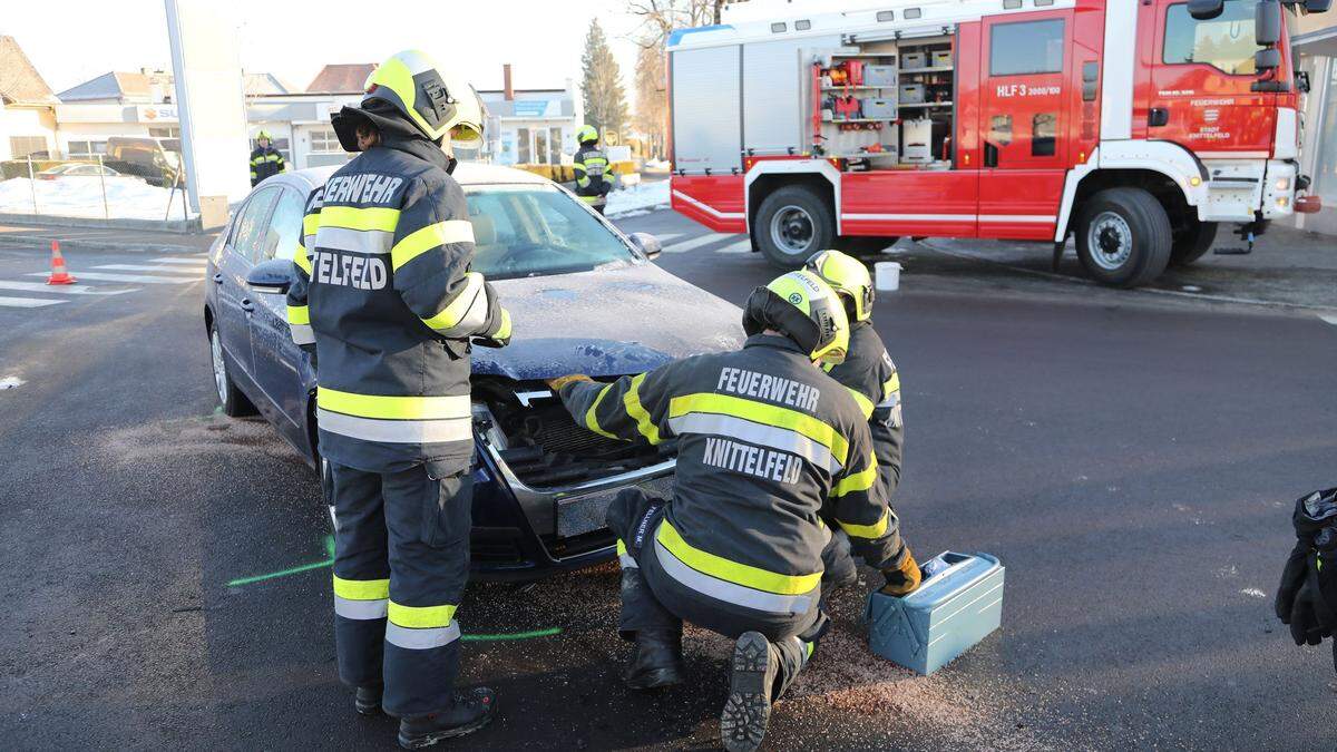 Knittelfeld | Autos krachten an Kreuzung ineinander: Lenkerin verletzt