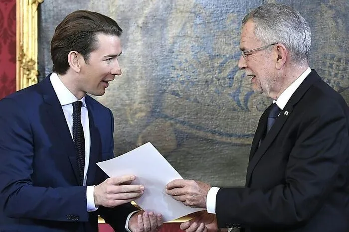 Insgesamt hat Kurz knapp über drei Jahre im Kanzleramt verbracht - etwas länger als der frühere SP-Kanzler Fred Sinowatz, aber deutlich kürzer als die ÖVP-Kanzler Wolfgang Schüssel (knapp sieben Jahre) und Josef Klaus (sechs Jahre).