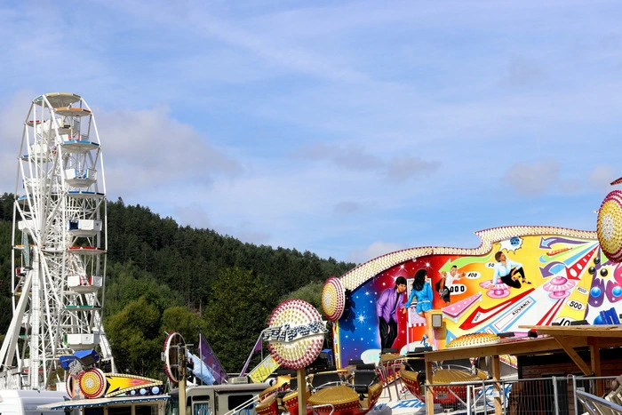 Der Vergnügungspark steht.