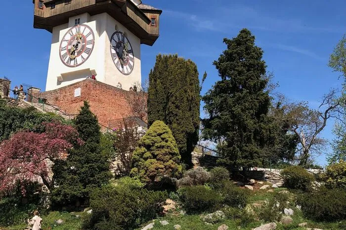 Frühlingsstimmung im Herbersteingarten unterm Uhrturm! Dieses frühlingshafte Foto ist am Dienstag in Graz entstanden. Danke an Karin Gasparitz!
